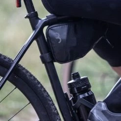 Uitgang ???? BBB Cycling CornerCaddy Frametas Fiets - Racefiets Tas - Met Velcro Straps - Zwart - Inhoud 1.4 Liter - BSB-144 ✔️ -bike shop 550x343 13