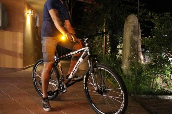 Promo ✔️ CYCL Magnetische WingLights V 2.0 - Richtingaanwijzers Fiets ❤️ 11 Promo ✔️ CYCL Magnetische WingLights V 2.0 - Richtingaanwijzers Fiets ❤️ - Afbeelding 9